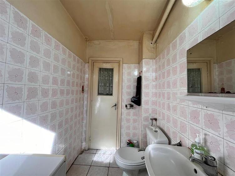Apartament cu 3 camere nedecomandat în Central