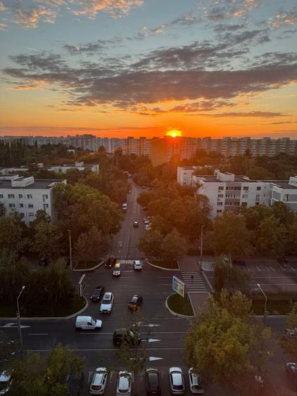 Garsonieră decomandată în Titan