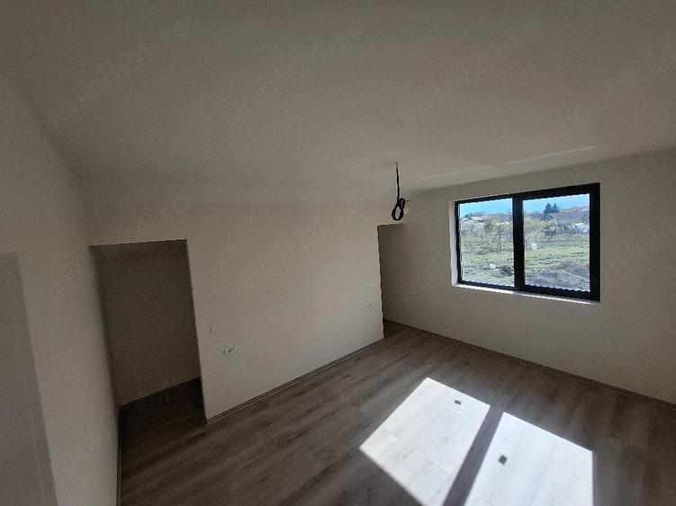 Casă cu 4 camere cu Teren 732 Mp în Urseni