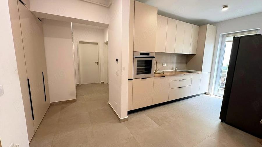 Apartament cu 3 camere decomandat în Sud