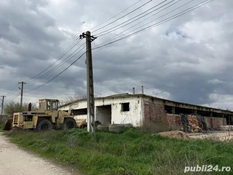 Teren de 45666 mp, în Central