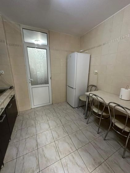 Apartament cu 3 camere semidecomandat în Gorjului