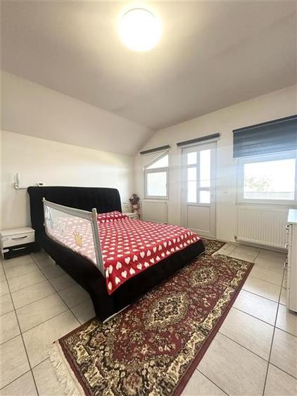 Casă individuală cu 8 camere cu Canalizare în Valu lui Traian