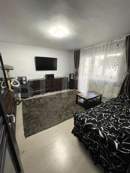 Apartament cu 3 camere decomandat, mobilat în Central