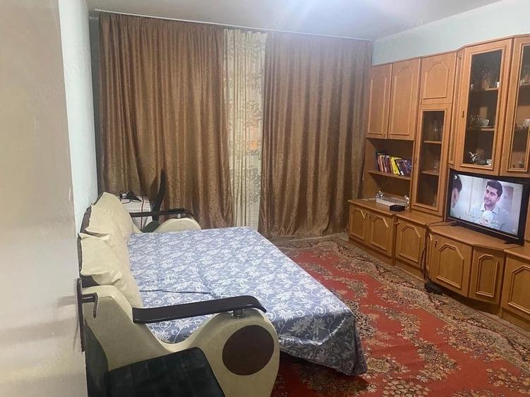 Apartament cu 3 camere decomandat în Războieni