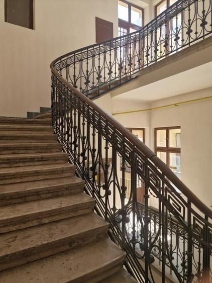 Apartament cu 5 camere semidecomandat în Unirii