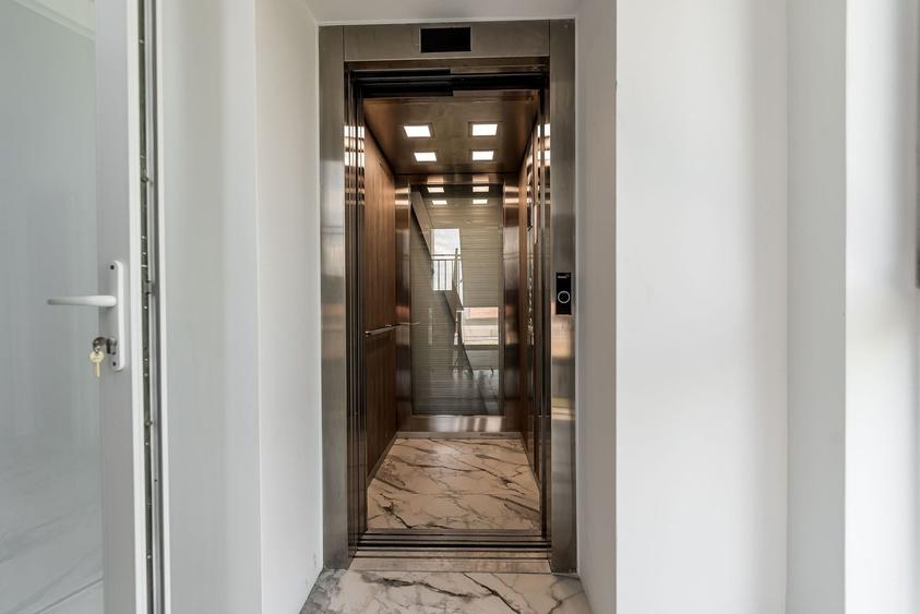 Apartament cu 2 camere decomandat în Subcetate