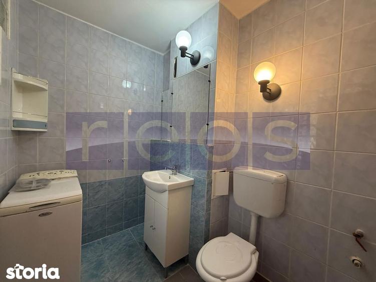 Apartament cu 3 camere semidecomandat în Tei