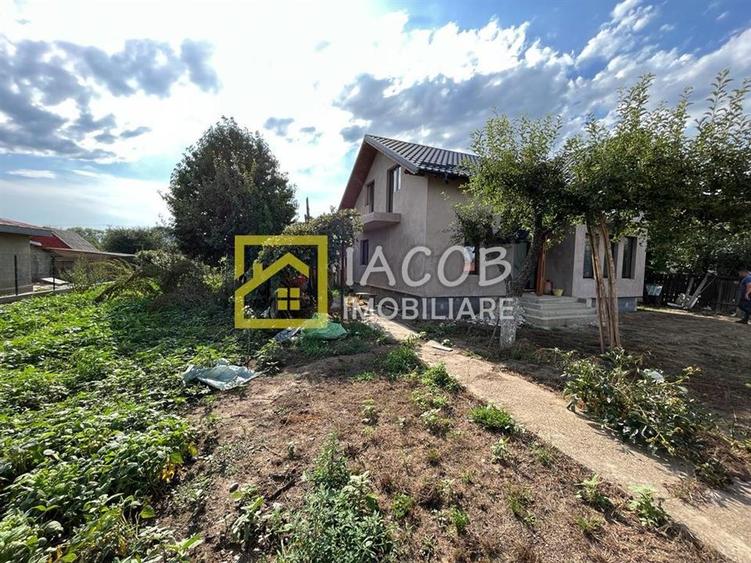 Casă individuală cu 4 camere cu Teren 1070 Mp în Itești