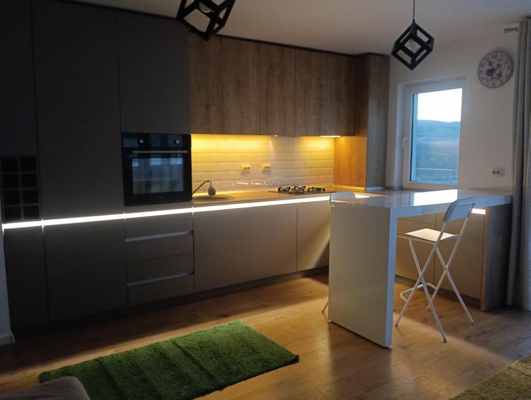 Apartament cu 3 camere semidecomandat în Florești