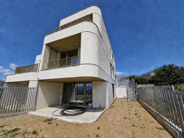 Duplex cu 5 camere cu Canalizare în Iris
