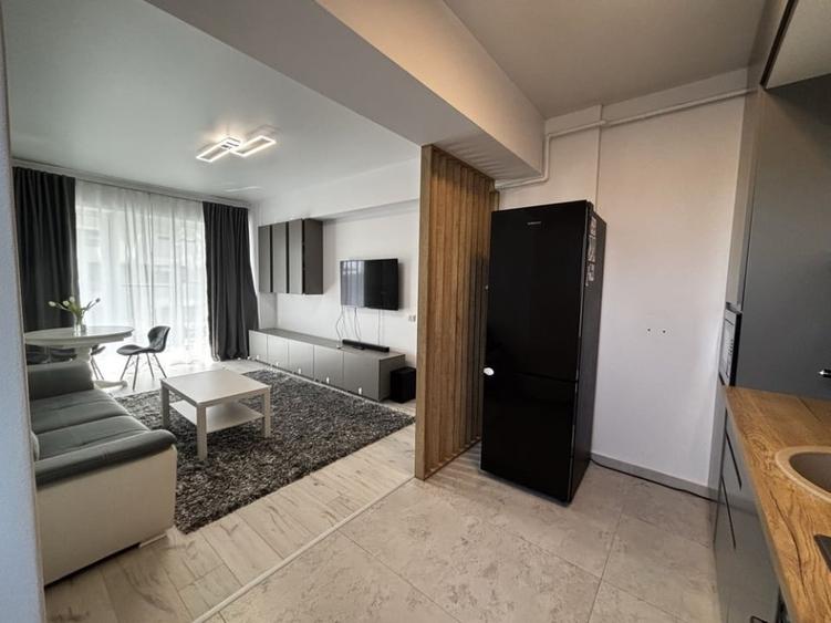 Apartament cu 3 camere decomandat, mobilat în Trafic Greu
