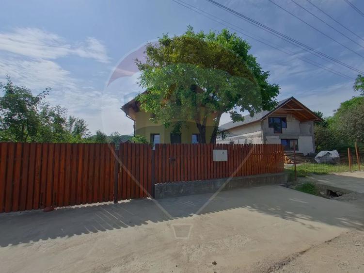 Casă individuală cu 5 camere cu Teren 659 Mp în Câmpulung la Tisa