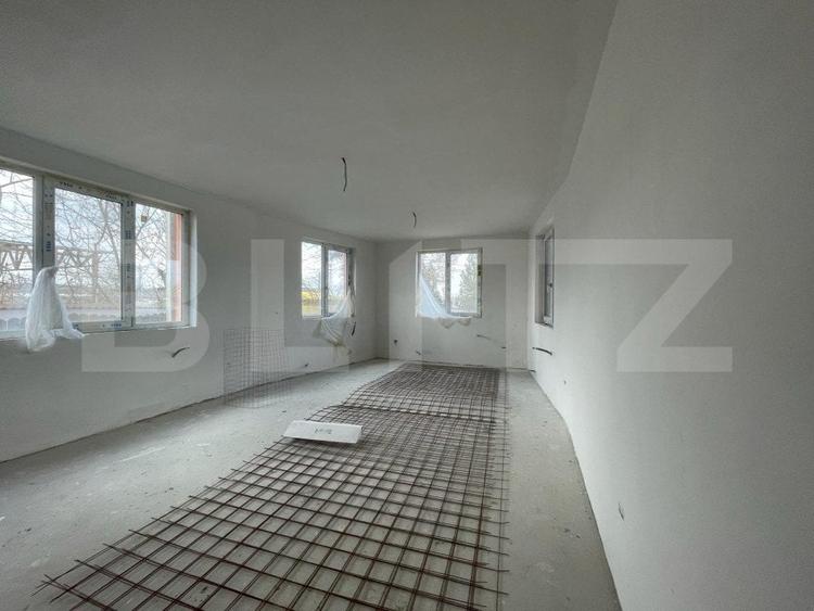 Casă individuală cu 8 camere cu Canalizare în Balta Verde