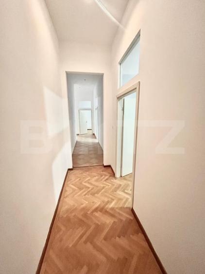 Apartament cu 5 camere semidecomandat în Central