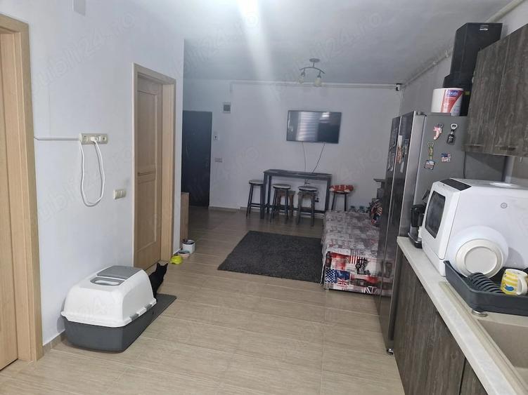 Apartament cu 2 camere semidecomandat în Florești