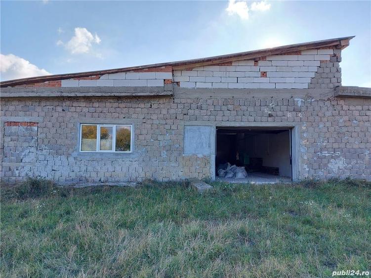 Spațiu comercial, de 500 mp, în Acâș