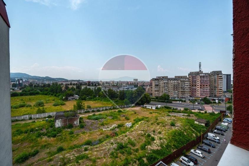 Apartament cu 3 camere decomandat, mobilat în Vlahuță