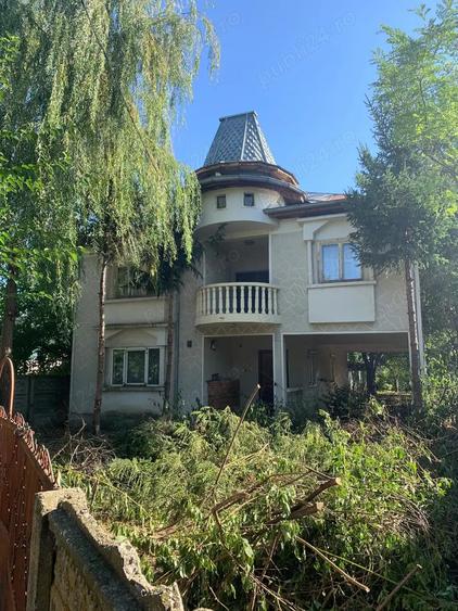 Casă cu 5 camere cu Teren 2500 Mp în Dulceanca