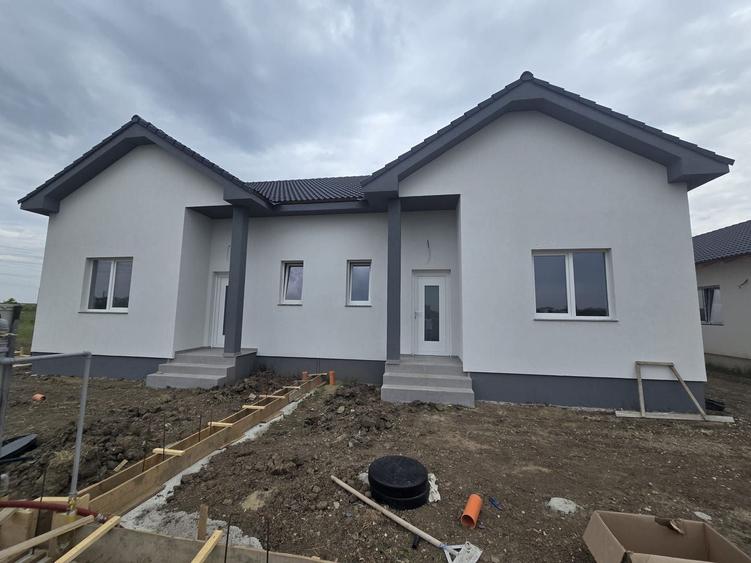 Duplex cu 3 camere cu Canalizare în Moșnița Nouă