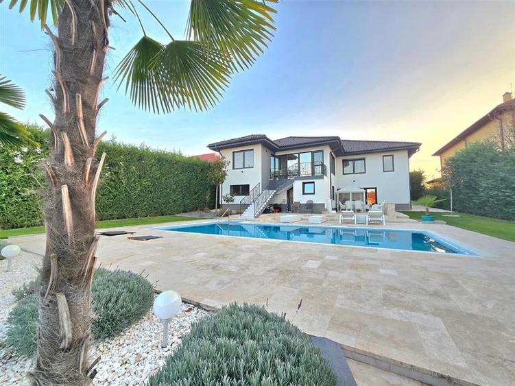 Casă individuală cu 7 camere cu Piscina în Oncea