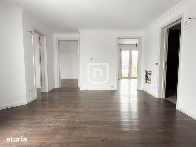 Casă cu 8 camere cu Teren 2650 Mp în Ițcani