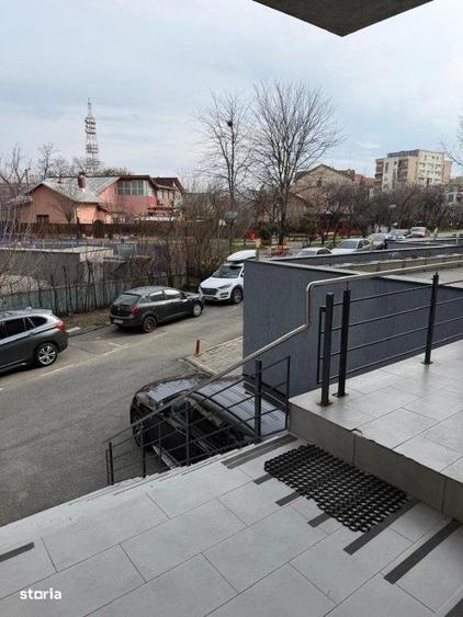 Apartament cu 3 camere decomandat în Văcăresti