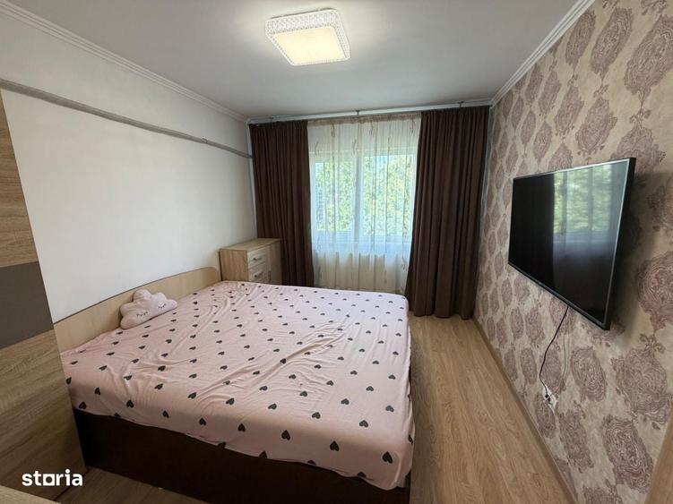 Apartament cu 3 camere decomandat în Rovine