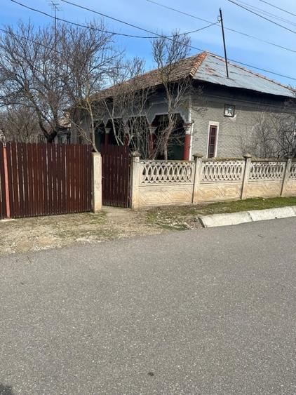 Casă individuală cu 4 camere cu Teren 720 Mp în Smârdioasa