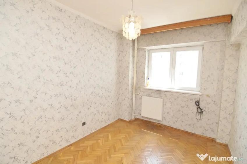 Apartament cu 4 camere decomandat în Titulescu