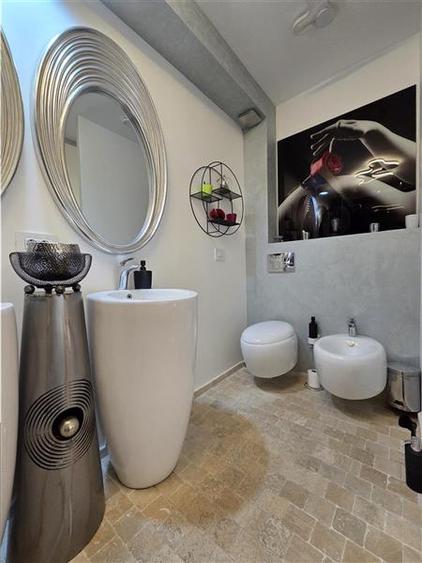 Apartament cu 3 camere semidecomandat, mobilat în Noua