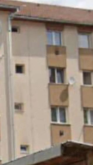 Garsonieră decomandată în Lăzăreni