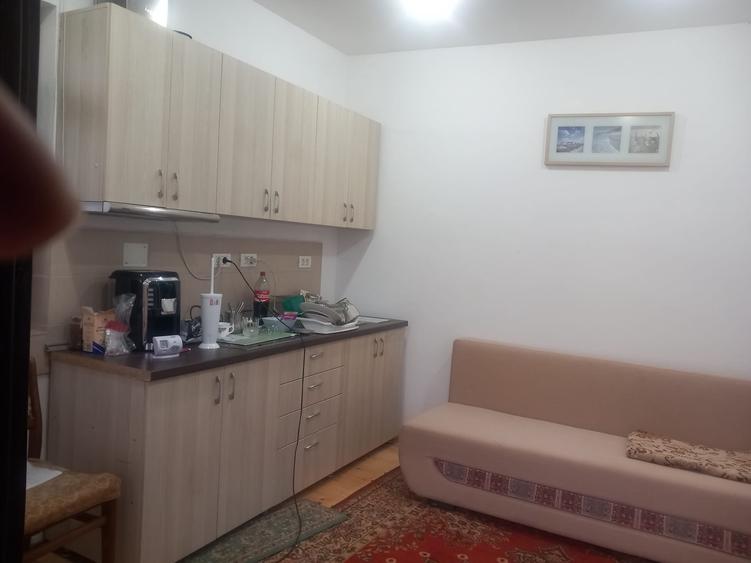 Casă individuală cu 4 camere cu Canalizare în Central