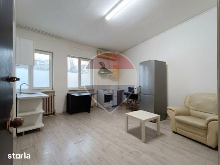 Apartament cu 5 camere semidecomandat în Cișmigiu