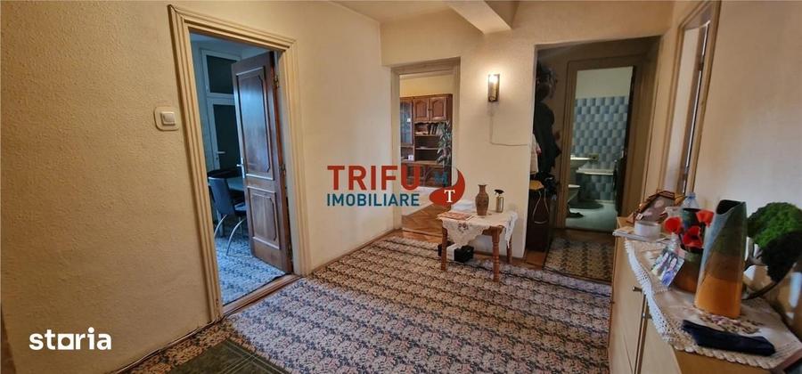 Apartament cu 4 camere decomandat în Central