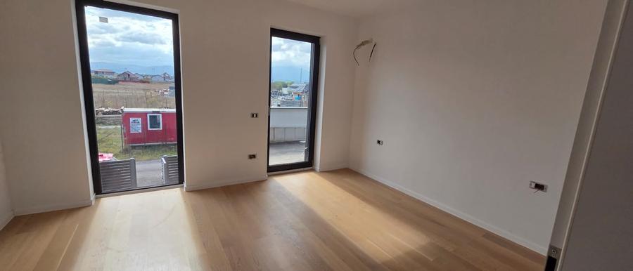 Casă individuală cu 5 camere cu Teren 500 Mp în Sânpetru