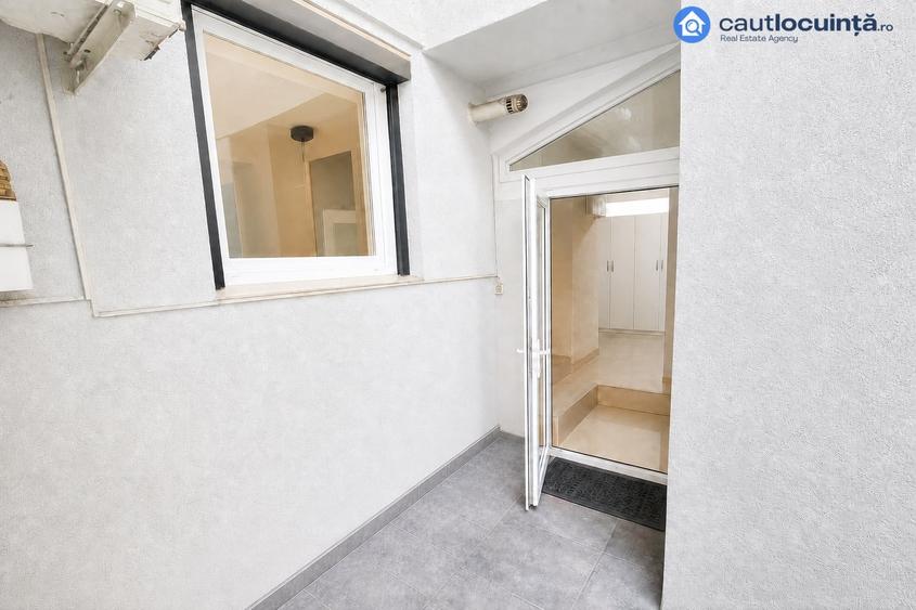 Casă individuală cu 7 camere cu Canalizare în Ultracentral