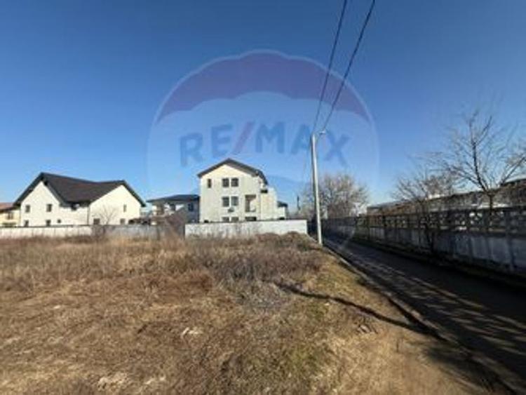 Teren Construcții intravilan de 3300 mp, în Odăi