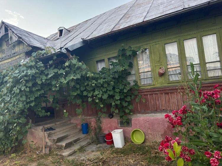 Casă cu 4 camere în Tetoiu