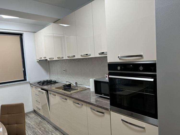 Apartament cu 2 camere semidecomandat în Rovine
