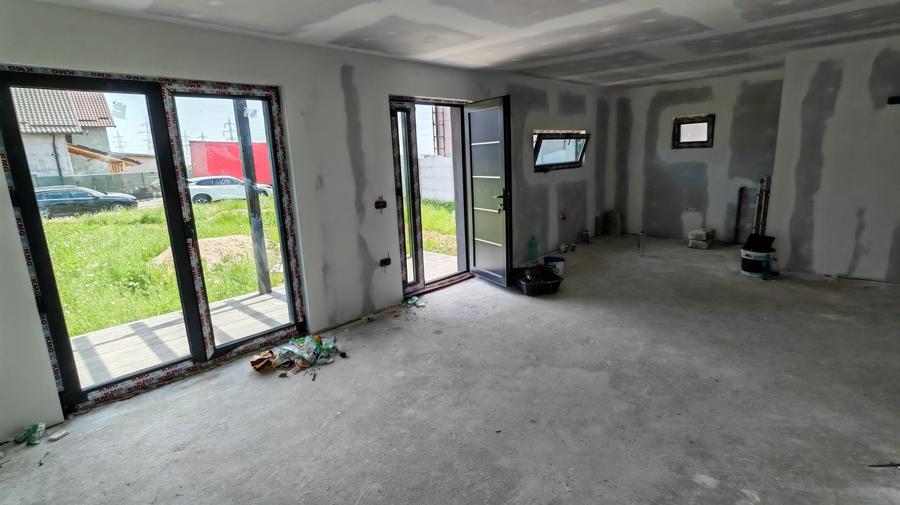 Casă cu 3 camere în Dumbrava