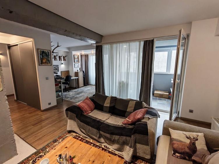 Apartament cu 3 camere semidecomandat, mobilat în Gheorghe Lazăr