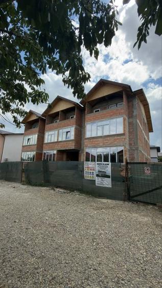 Apartament cu 2 camere decomandat în Valea Adâncă
