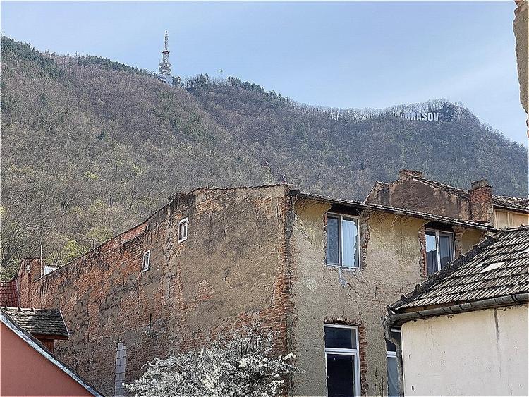 Apartament cu 2 camere semidecomandat, mobilat în Ultracentral