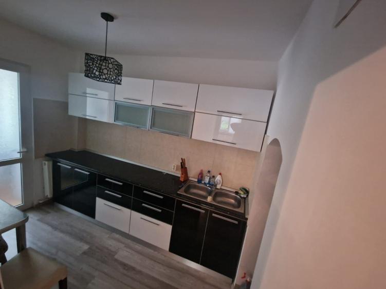 Apartament cu 3 camere decomandat în Micro 38