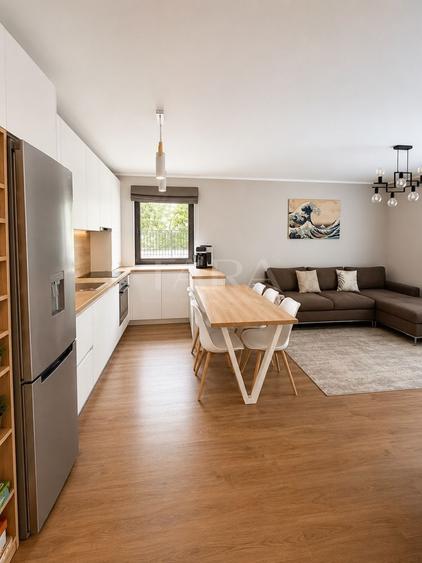 Apartament cu 3 camere semidecomandat, mobilat în Europa