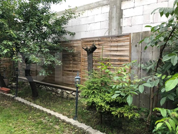 Casă individuală cu 11 camere cu Canalizare în Zărnești