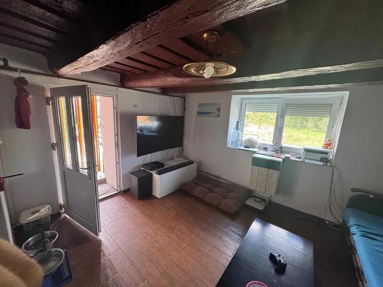 Casă cu 2 camere cu Teren 901 Mp în Central