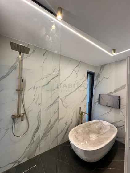 Casă individuală cu 4 camere cu Canalizare în Tunari
