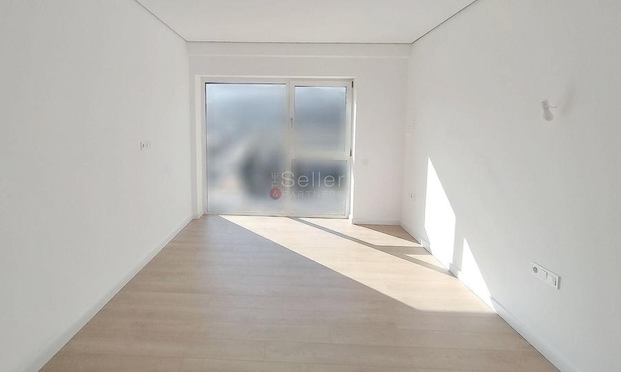 Apartament cu 4 camere decomandat în Astra